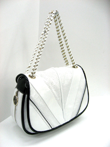 핸드백 「닥스」, 빛나는 성공 비결은 4641-Image