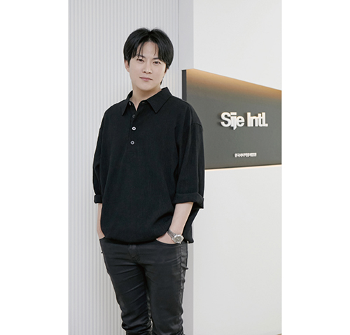 [ PEOPLE] 신인준 l 시제 대표<BR> 의류 · 생산에 ‘IT 융합’ 접목 3-Image