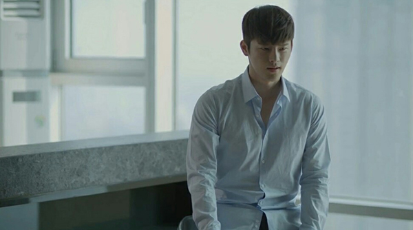 서인국, OCN '38사기동대'에서 선보인 셔츠 패션 3-Image