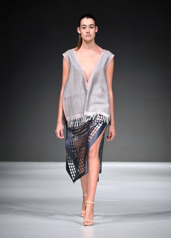 [VFW*DDPF] AUS 「앨리호워드」 유니크한 그리드 패션 선봬 3-Image