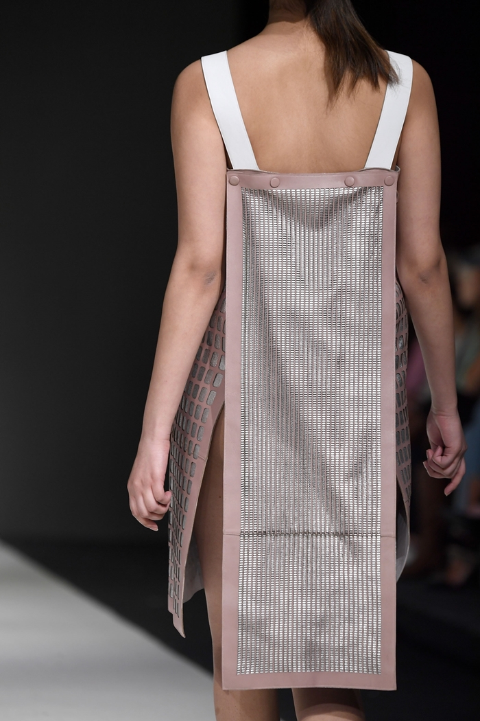 [VFW*DDPF] AUS 「앨리호워드」 유니크한 그리드 패션 선봬 2984-Image