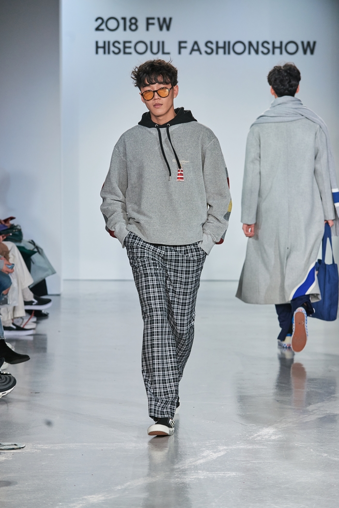 [HiSS*DDPF] 하동호, 등대 그래픽 돋보인 「소윙바운더리스」 3120-Image