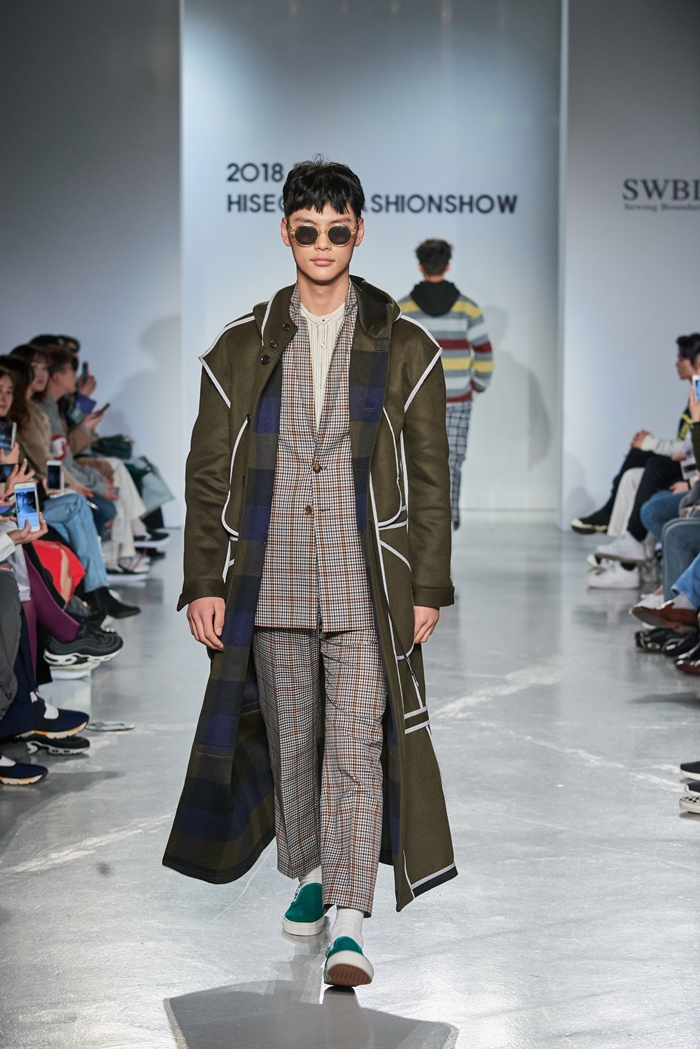 [HiSS*DDPF] 하동호, 등대 그래픽 돋보인 「소윙바운더리스」 3200-Image