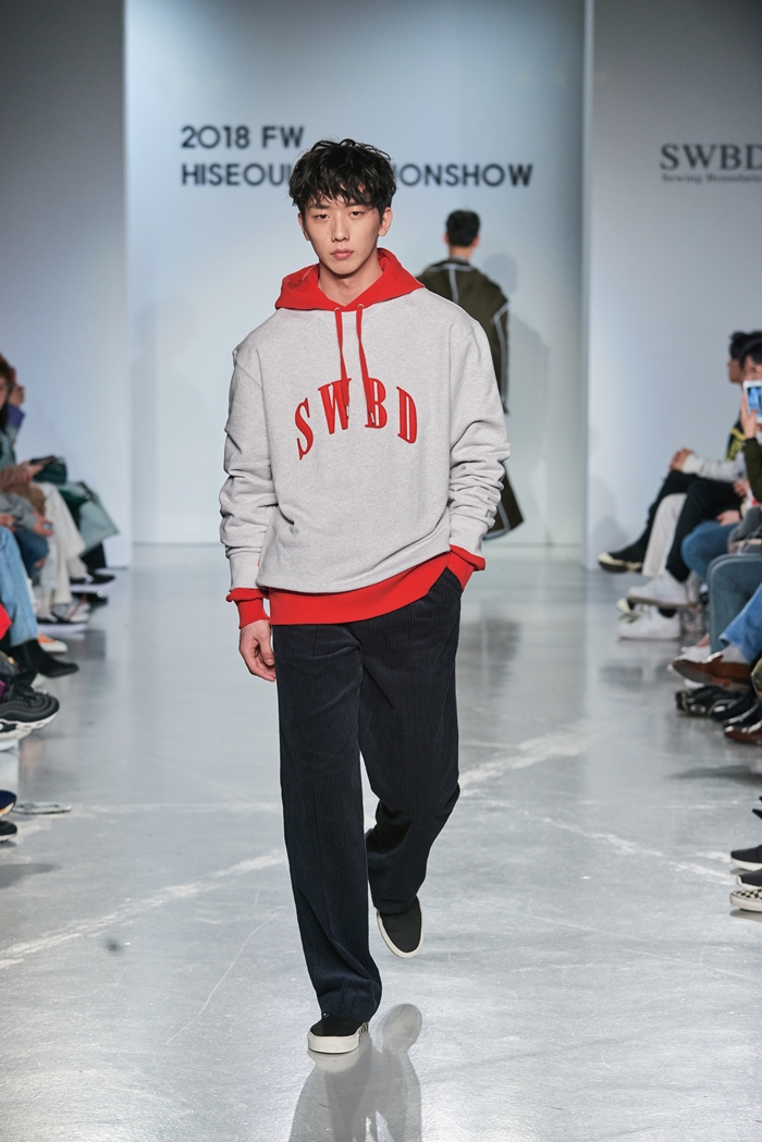 [HiSS*DDPF] 하동호, 등대 그래픽 돋보인 「소윙바운더리스」 3280-Image