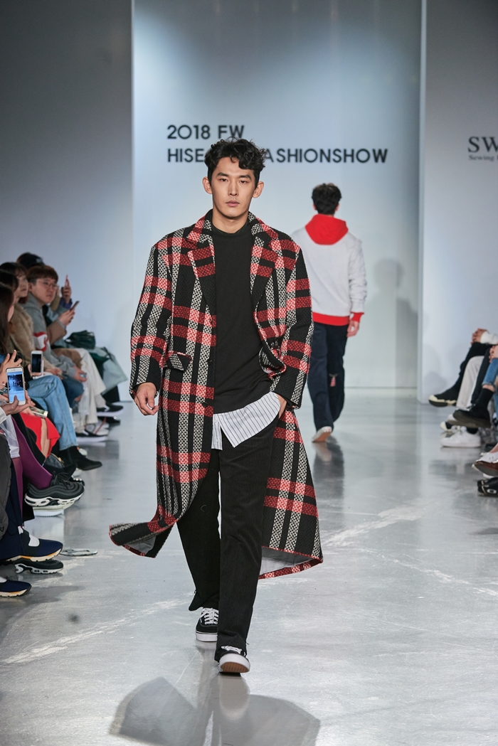 [HiSS*DDPF] 하동호, 등대 그래픽 돋보인 「소윙바운더리스」 3360-Image