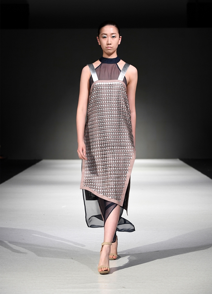 [VFW*DDPF] AUS 「앨리호워드」 유니크한 그리드 패션 선봬 3632-Image