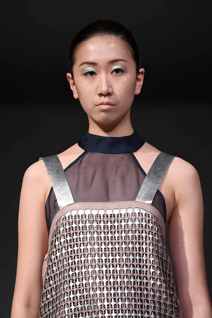 [VFW*DDPF] AUS 「앨리호워드」 유니크한 그리드 패션 선봬 3713-Image