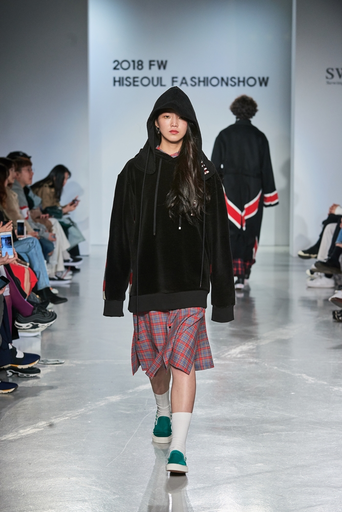 [HiSS*DDPF] 하동호, 등대 그래픽 돋보인 「소윙바운더리스」 3600-Image