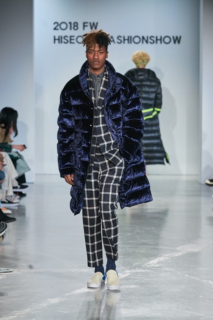 [HiSS*DDPF] 하동호, 등대 그래픽 돋보인 「소윙바운더리스」 3840-Image