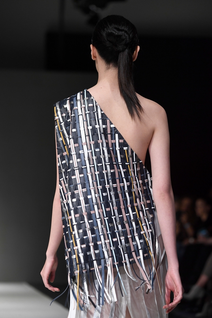 [VFW*DDPF] AUS 「앨리호워드」 유니크한 그리드 패션 선봬 4037-Image