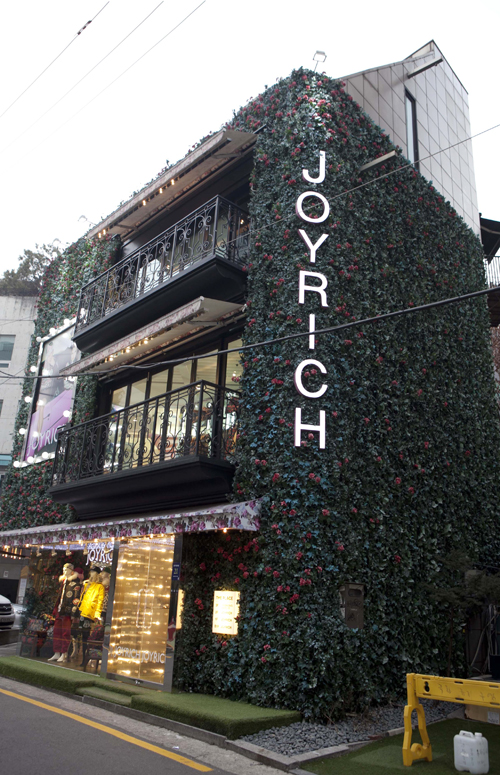 [포토]가로수길도 대형화 대세! 918-Image