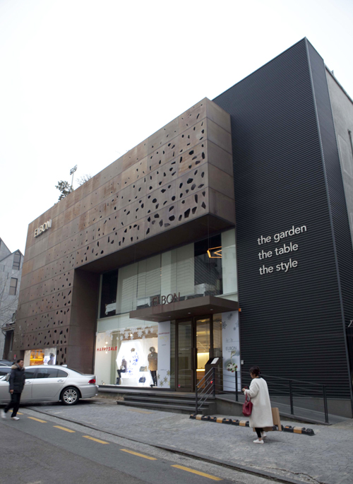 [포토]가로수길도 대형화 대세! 1076-Image