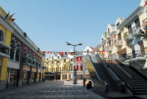 뉴옌사 vs 폭스타운 ‘쇼핑 메카’로 6740-Image