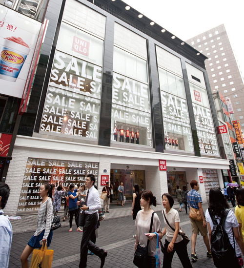 패션 스트리트 현장 르포<br> 명동 & 가로수길<br>‘뜨겁다 뜨거워’! 1928-Image