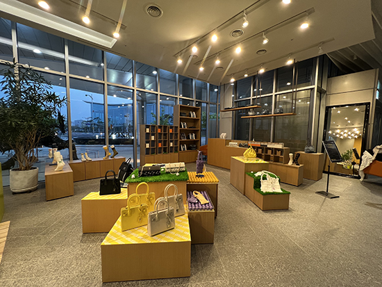 젠니클로젯, <br> 골프존 조이마루에 친환경 아트샵 오픈 558-Image