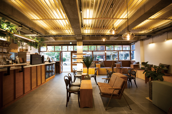 책과 커피 & 빵 ‘힐링카페’   커피랑도서관 659-Image