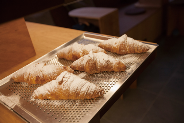 책과 커피 & 빵 ‘힐링카페’   커피랑도서관 737-Image