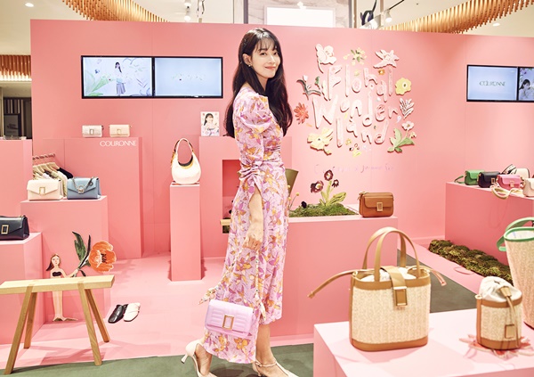 쿠론, 롯데 부산점에 '플로럴 원더랜드' 팝업 선봬 3-Image