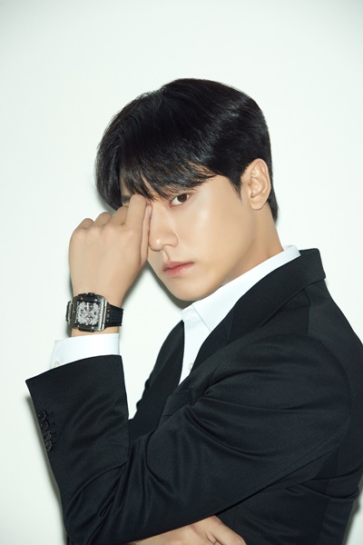 럭셔리 워치 '위블로' 이도현 홀리데이 화보 공개 786-Image