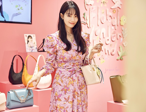 쿠론, 롯데 부산점에 '플로럴 원더랜드' 팝업 선봬 908-Image