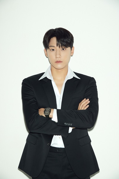 럭셔리 워치 '위블로' 이도현 홀리데이 화보 공개 863-Image