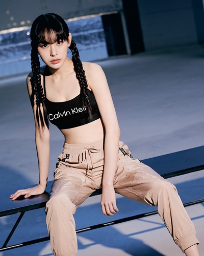 캘빈클라인, MZ 워너비 '노제' 봄 화보 · 동영상 공개 886-Image