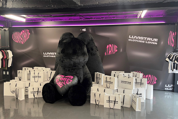 러브이즈트루 & 라티젠, 한남동에 첫 플래그십 오픈 1076-Image