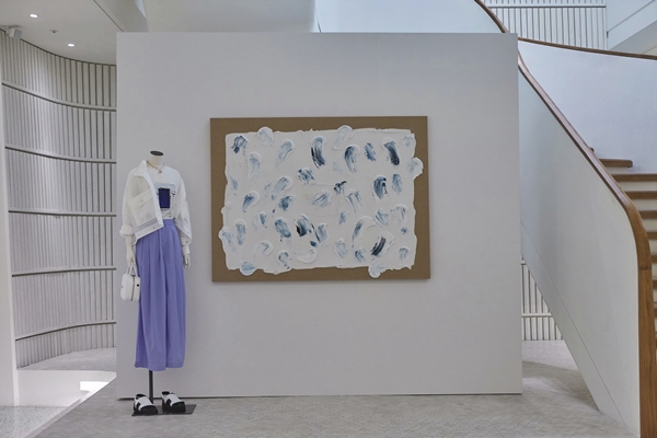 구호 리조트 컬렉션, 장마리아 작가와 협업 447-Image