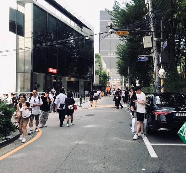 [월요기획] 드디어 베일 벗은 슈프림...오픈런 행진! 3-Image