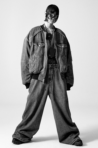 준지, 2023 S/S 테마 ‘JUUN.JEANS’ 컬렉션 공개 570-Image