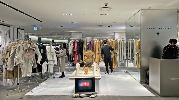 갤러리아, '카르넷아카이브' 팝업 최초로 선봬 3-Image