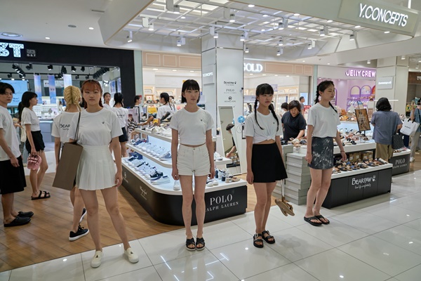 윙스풋, ‘베어파우’ 캐주얼 라인 슈즈 쇼 진행 974-Image