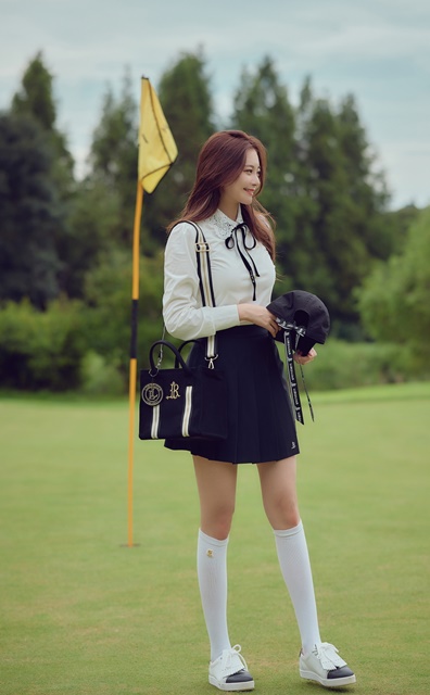 인플루언서 김민영의 골프웨어 '로드로아르' 화제 3-Image