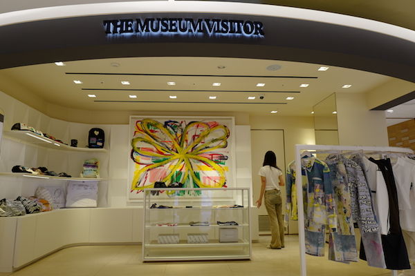 더뮤지엄비지터, 글로벌 진출 드라이브 3-Image