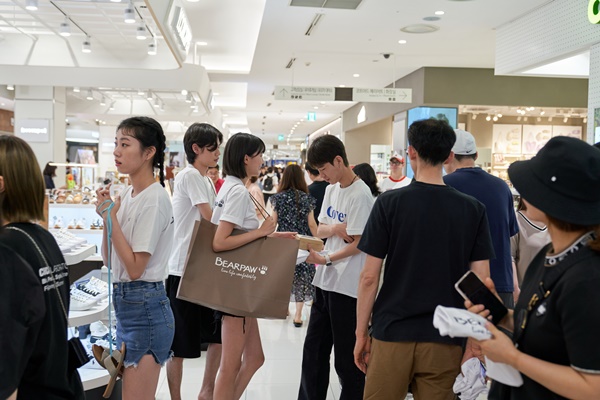 윙스풋, ‘베어파우’ 캐주얼 라인 슈즈 쇼 진행 1051-Image