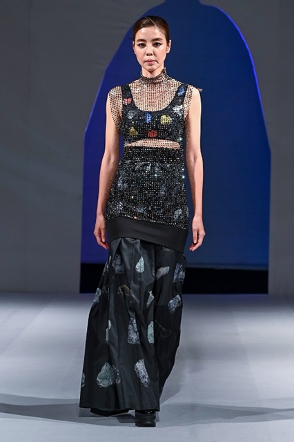 '돌, 생명과 우주' 재해석 이상봉, 7년만의 화려한 귀환 1233-Image