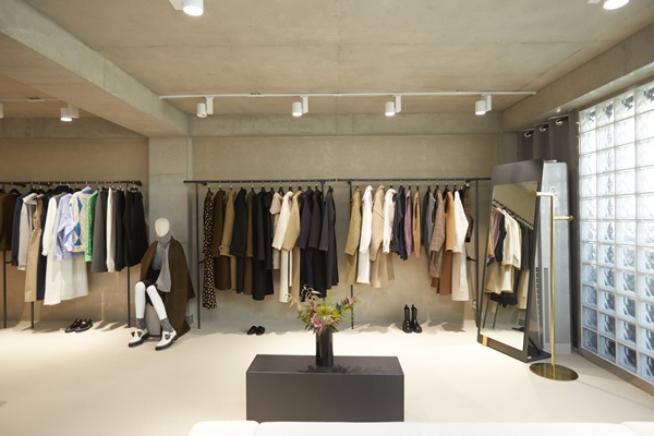 세정, 별도법인 통해 신규 여성복 '모먼' 론칭 864-Image