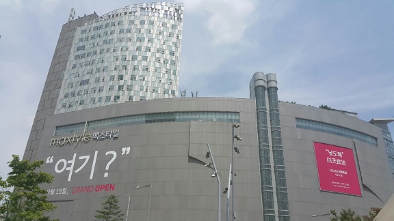 밤낮 없는 동대문 상권?<br>‘맥스타일’ ‘두타면세점’ 등이 주도! 747-Image