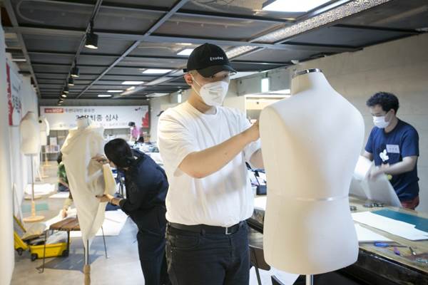 패션디자인 공모전 'MDF'에 선정된 '정상현'은? 2784-Image