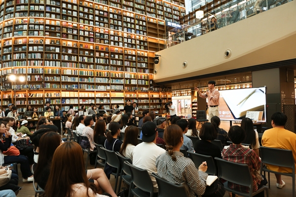 코엑스몰 '별마당도서관' 연5억 운영비 효과볼까? 1237-Image