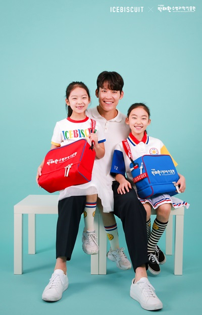 더캐리 아이스비스킷, 박태환 선수와 가방 컬래버 1530-Image