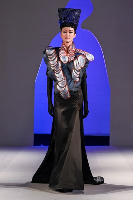 '돌, 생명과 우주' 재해석 이상봉, 7년만의 화려한 귀환 1149-Image