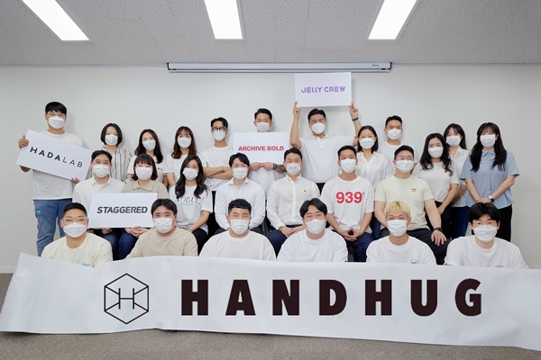 크리에이터 커머스 핸드허그, 시리즈A 25억 투자 유치 - 뉴스 썸네일 이미지