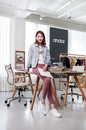 신애련 안다르 대표, 신세경·소이현과 브랜드 모델로 3-Image