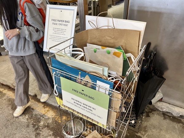 광장시장에 오픈한 '플리츠마마' 2호점... 외국인 ↑ 1162-Image