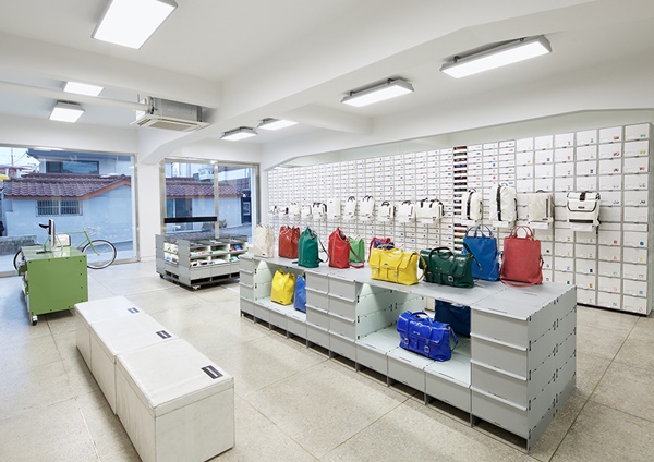 리사이클 가방 「프라이탁」 이태원에 매장 오픈 1038-Image