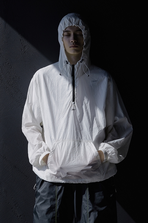 월 1억 매장 돌파한 라이풀, 리복과 컬래버레이션 718-Image