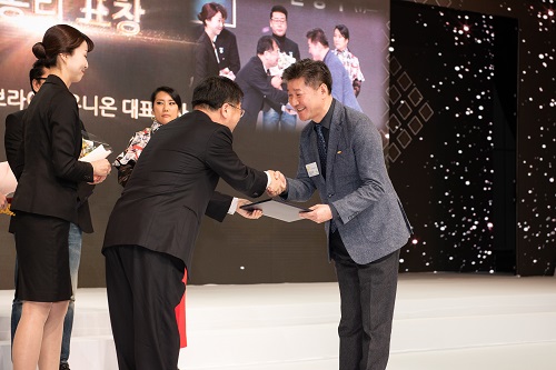 한창우 대표, 제11회 코리아패션대상 국무총리 표창 3-Image