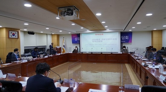 ITFP, 이동주 의원·섬유패션 전문 언론인과 정책 토론 3-Image