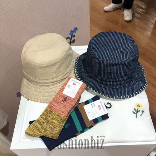 유니클로, 프렌치 자수 포인트 'JW앤더슨' 컬렉션 론칭 1038-Image